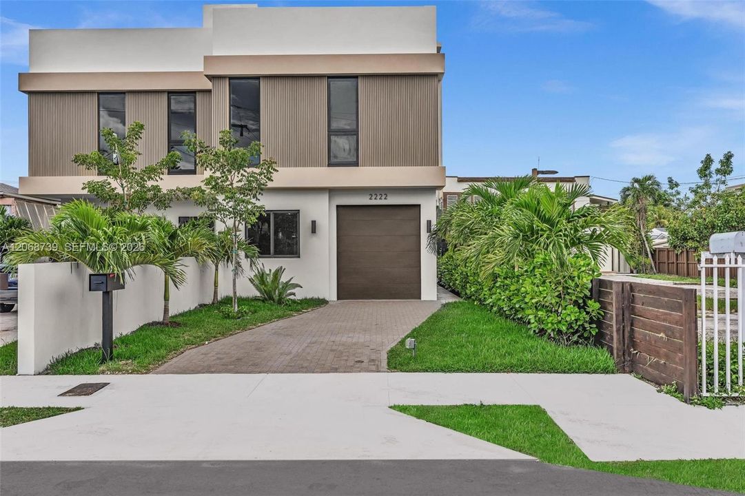For Sale: $1,779,000 (4 beds, 4 baths, 2736 Square Feet)