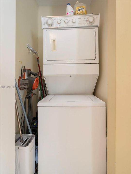 Recently Rented: $5,600 (2 beds, 2 baths, 1276 Square Feet)