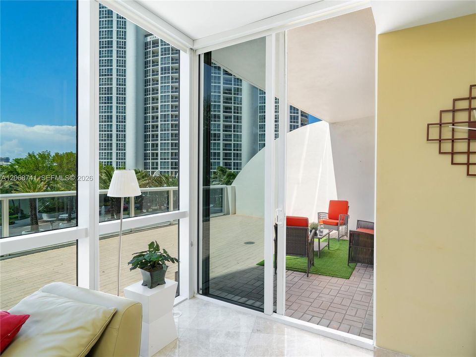 Recently Rented: $5,600 (2 beds, 2 baths, 1276 Square Feet)