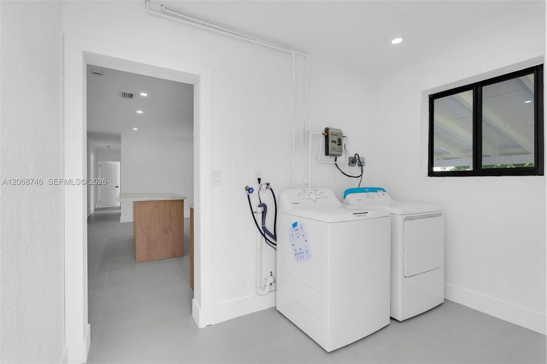 For Sale: $665,000 (3 beds, 3 baths, 1965 Square Feet)