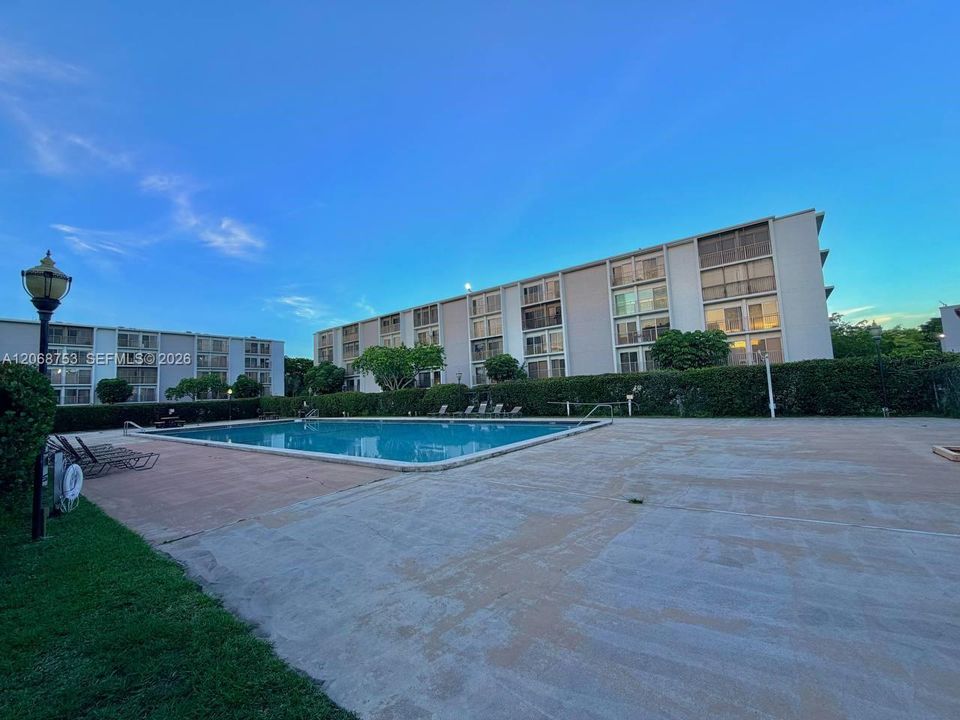 For Rent: $1,890 (2 beds, 2 baths, 832 Square Feet)