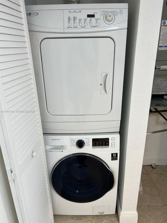 For Rent: $1,800 (1 beds, 1 baths, 679 Square Feet)