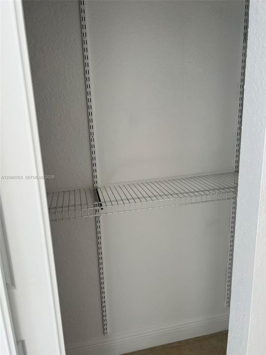 For Rent: $1,800 (1 beds, 1 baths, 679 Square Feet)