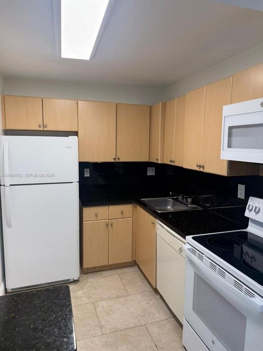 For Rent: $1,800 (1 beds, 1 baths, 679 Square Feet)