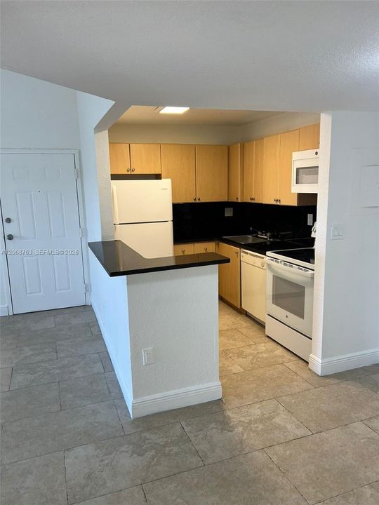 For Rent: $1,800 (1 beds, 1 baths, 679 Square Feet)