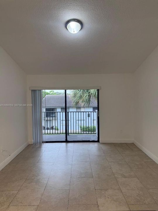 For Rent: $1,800 (1 beds, 1 baths, 679 Square Feet)