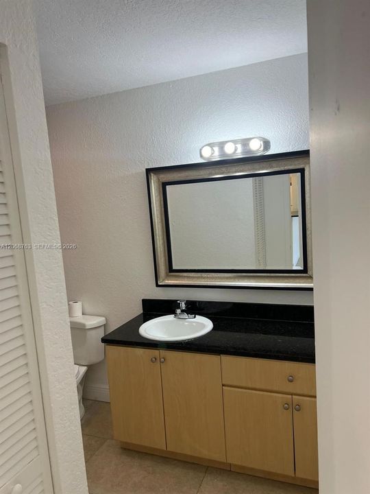 For Rent: $1,800 (1 beds, 1 baths, 679 Square Feet)