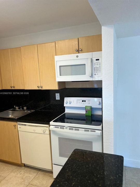 For Rent: $1,800 (1 beds, 1 baths, 679 Square Feet)