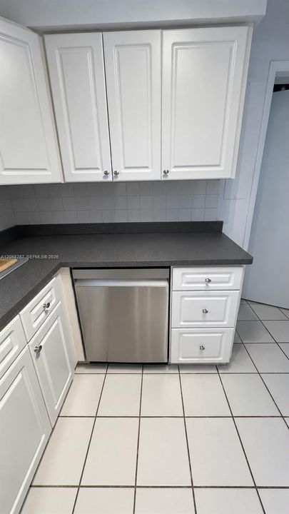 Active With Contract: $1,100,000 (3 beds, 2 baths, 1558 Square Feet)