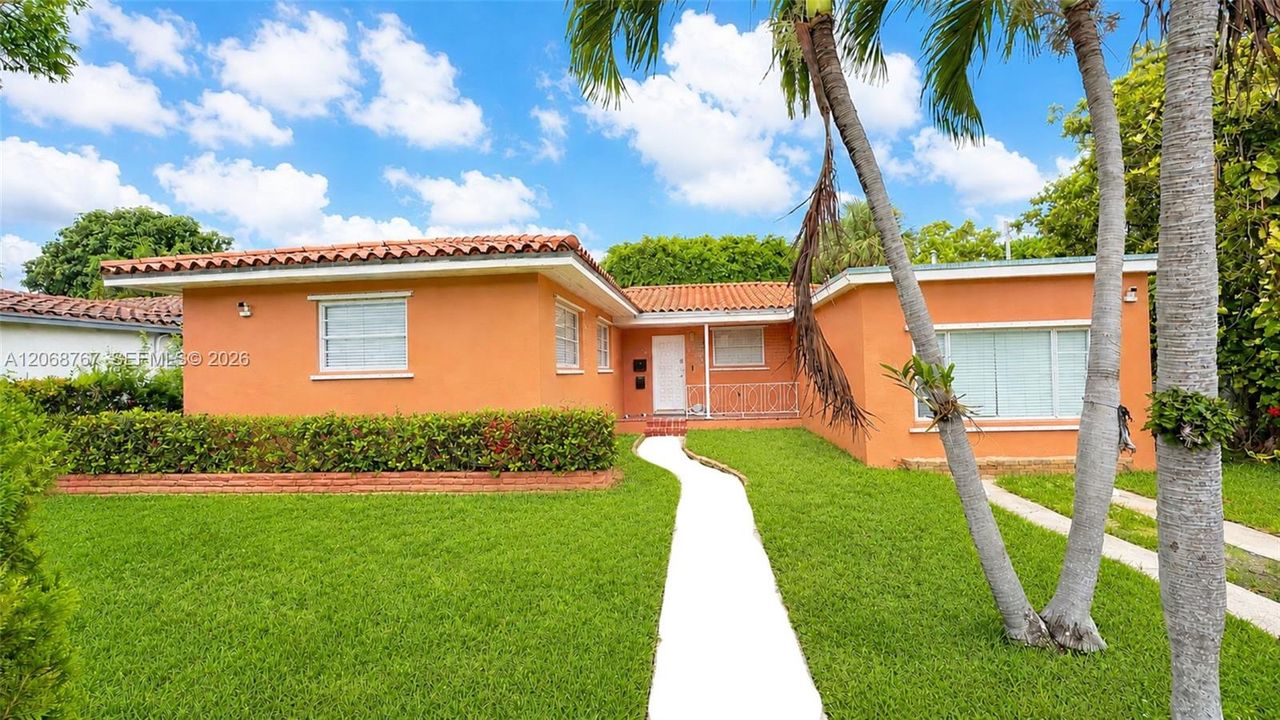 Active With Contract: $1,100,000 (3 beds, 2 baths, 1558 Square Feet)