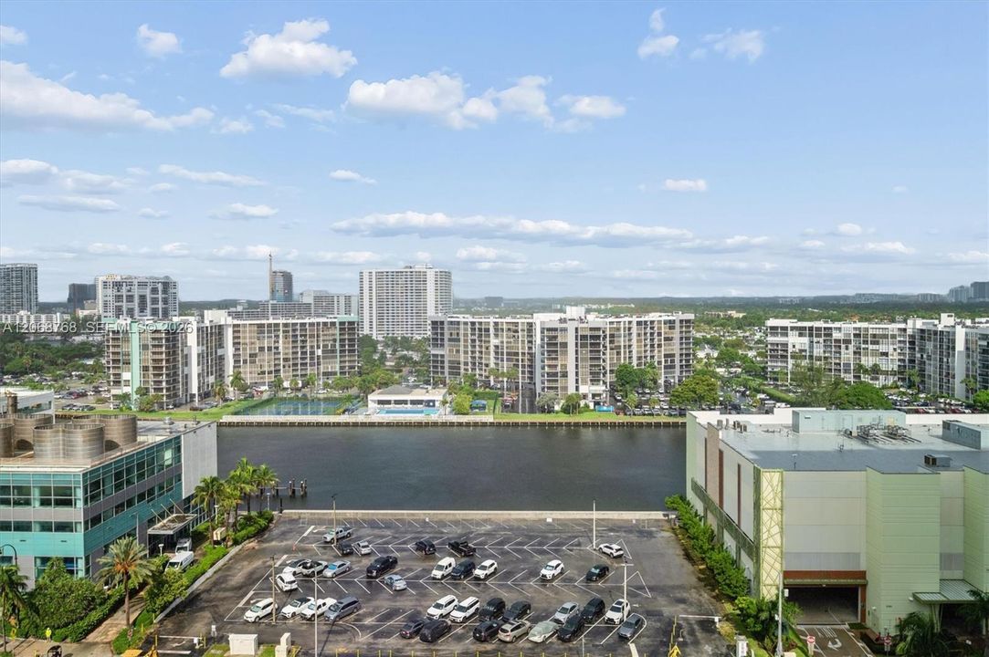 For Sale: $649,900 (2 beds, 2 baths, 1370 Square Feet)