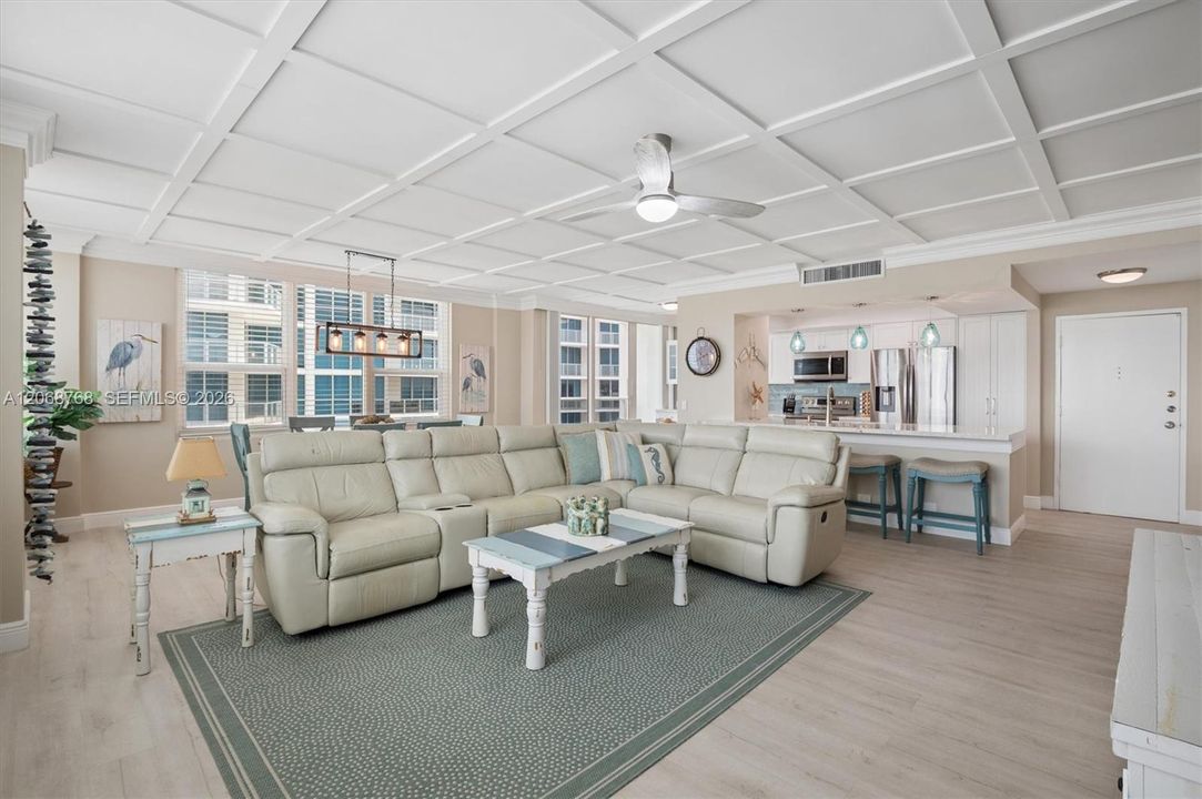 For Sale: $649,900 (2 beds, 2 baths, 1370 Square Feet)