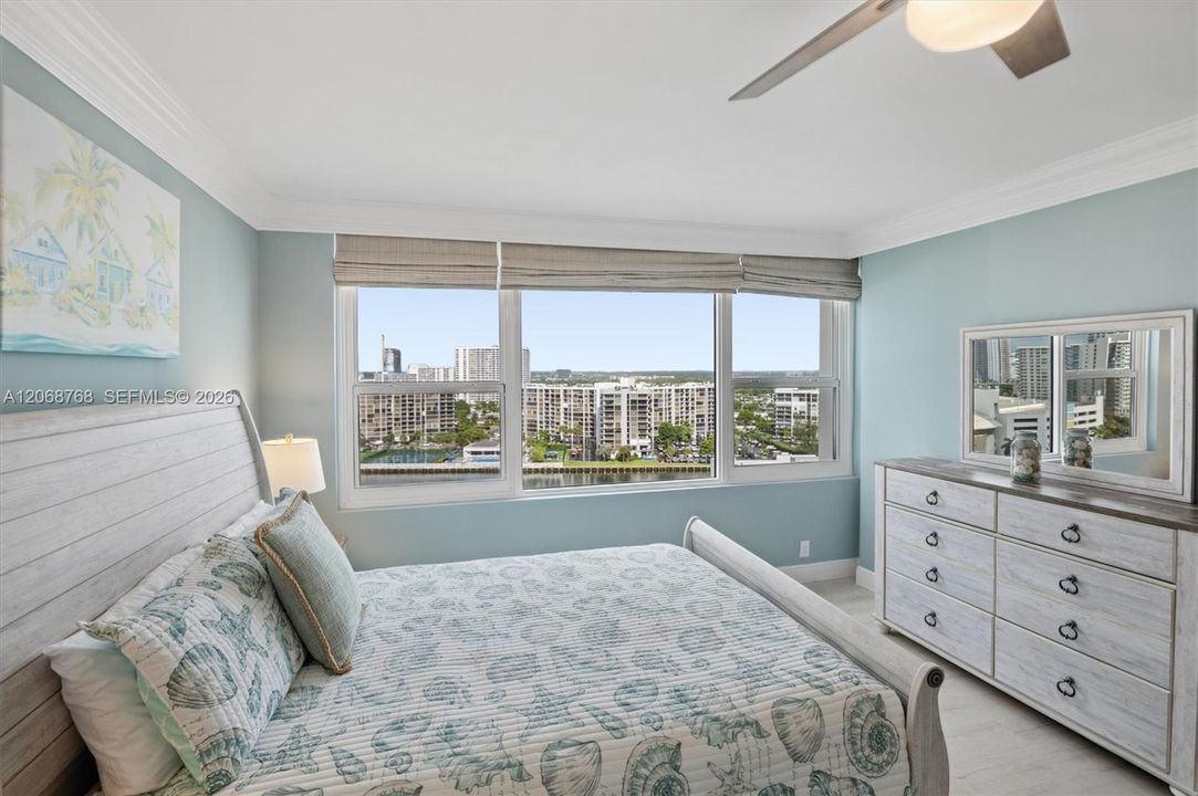 For Sale: $649,900 (2 beds, 2 baths, 1370 Square Feet)