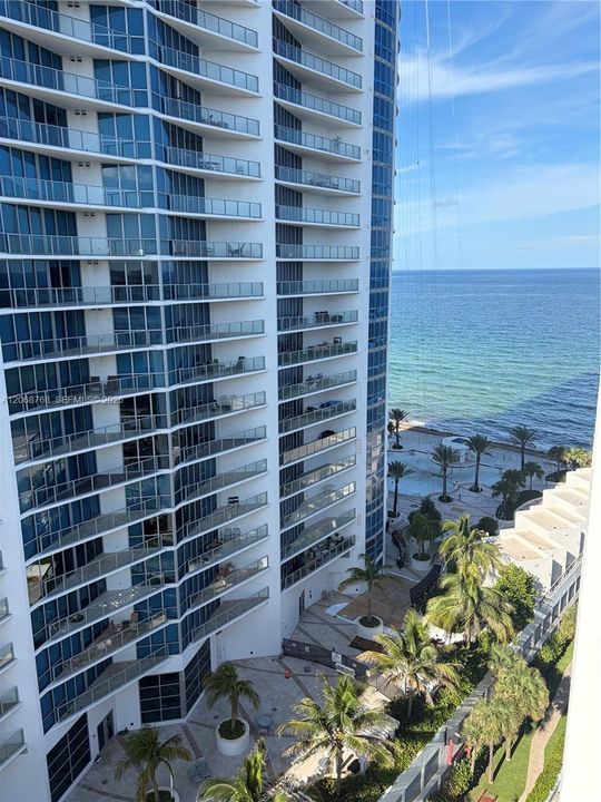 For Sale: $649,900 (2 beds, 2 baths, 1370 Square Feet)