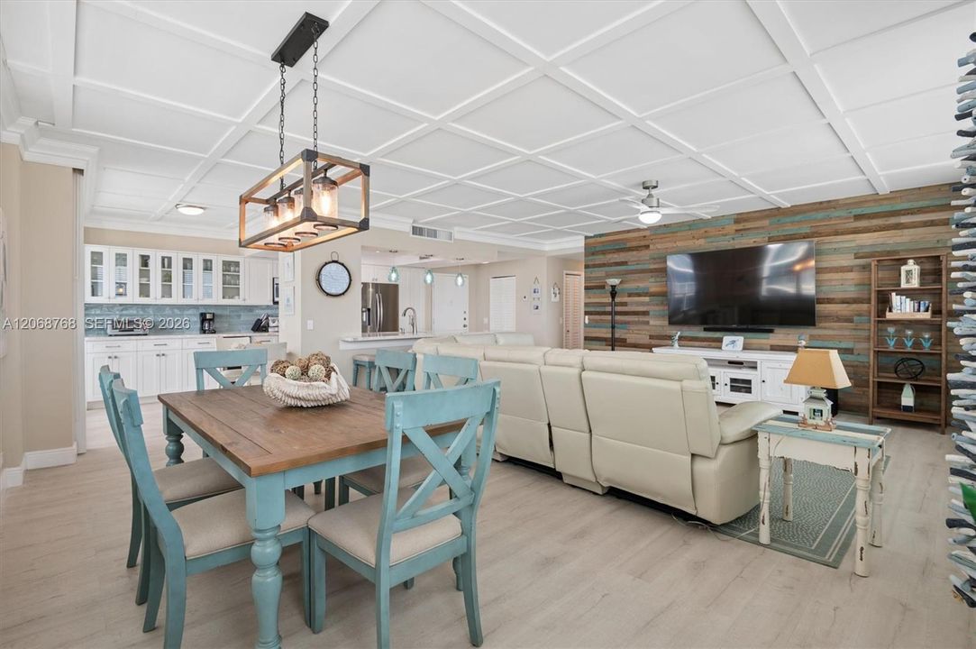 For Sale: $649,900 (2 beds, 2 baths, 1370 Square Feet)
