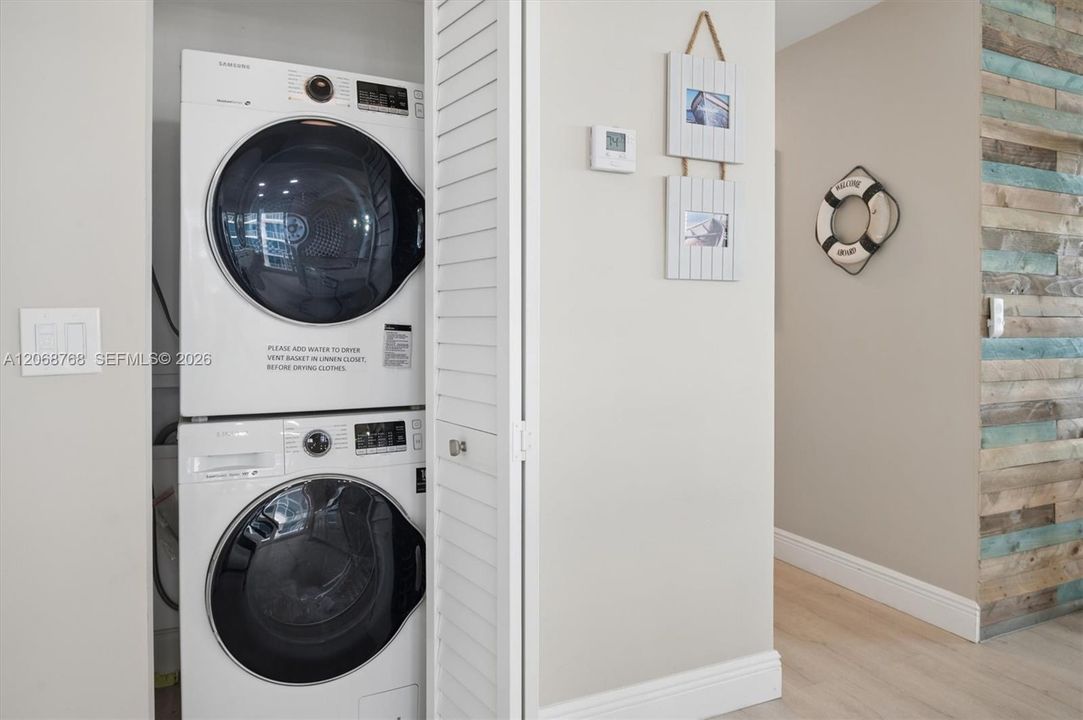 For Sale: $649,900 (2 beds, 2 baths, 1370 Square Feet)