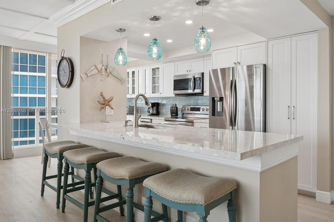 For Sale: $649,900 (2 beds, 2 baths, 1370 Square Feet)