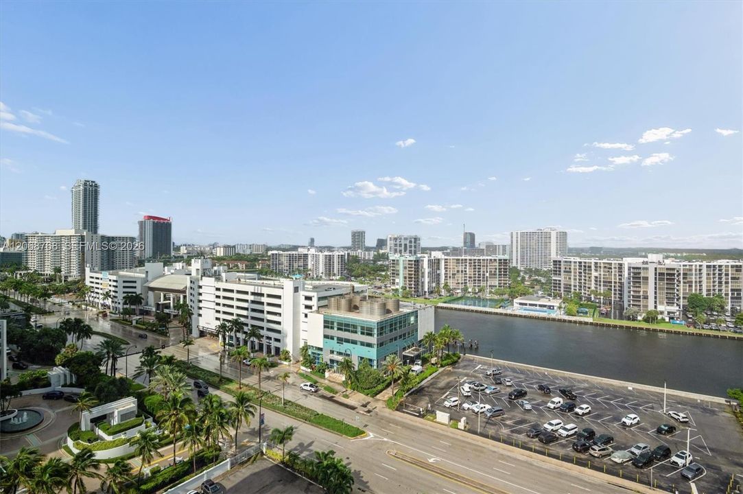 For Sale: $649,900 (2 beds, 2 baths, 1370 Square Feet)