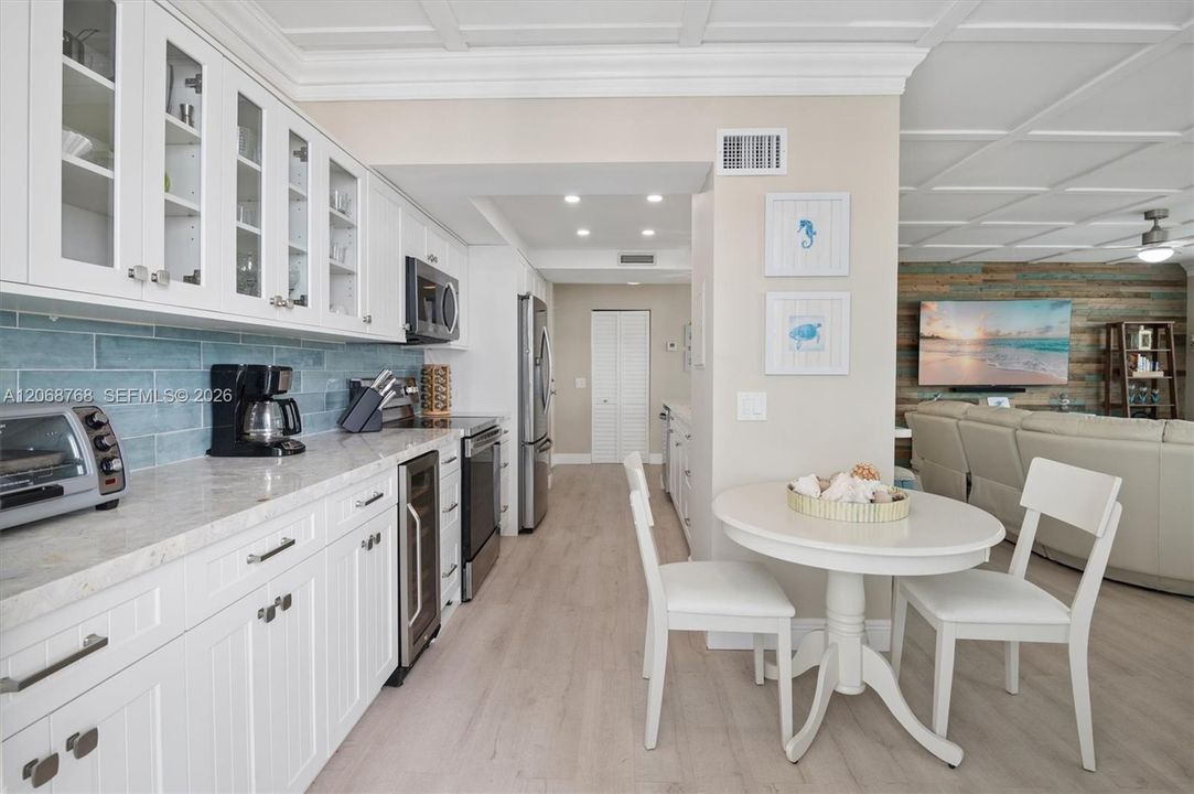 For Sale: $649,900 (2 beds, 2 baths, 1370 Square Feet)