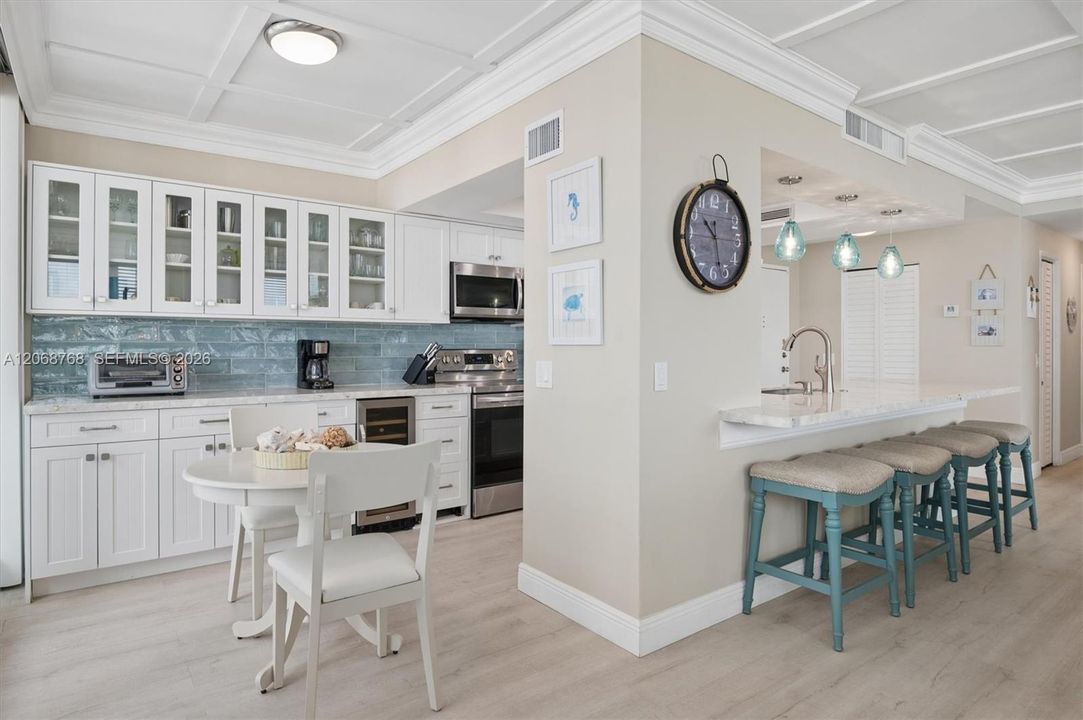 For Sale: $649,900 (2 beds, 2 baths, 1370 Square Feet)