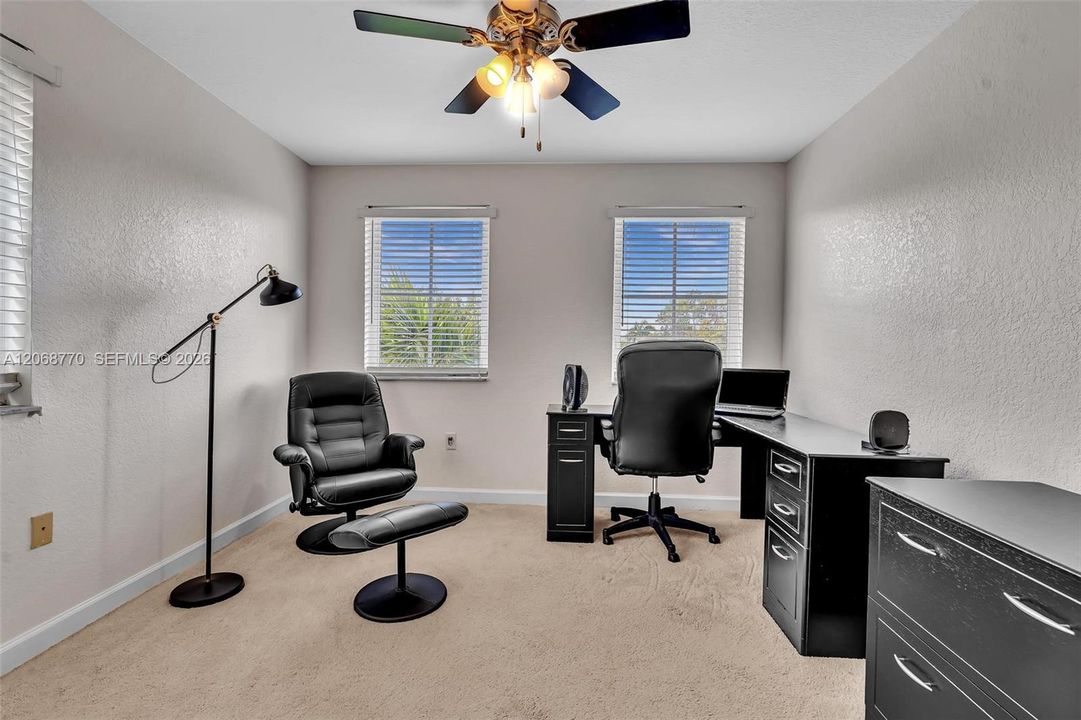 Activo con contrato: $325,000 (2 camas, 2 baños, 1205 Pies cuadrados)