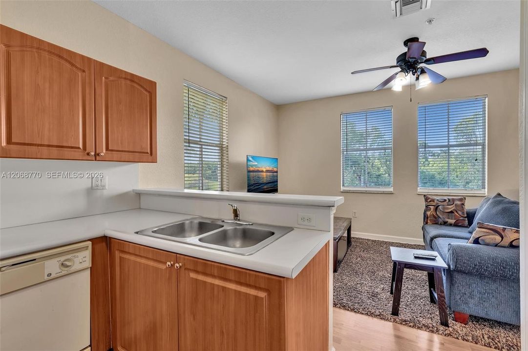 Activo con contrato: $325,000 (2 camas, 2 baños, 1205 Pies cuadrados)