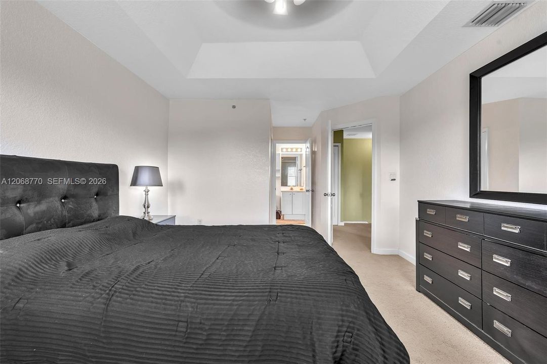 Activo con contrato: $325,000 (2 camas, 2 baños, 1205 Pies cuadrados)