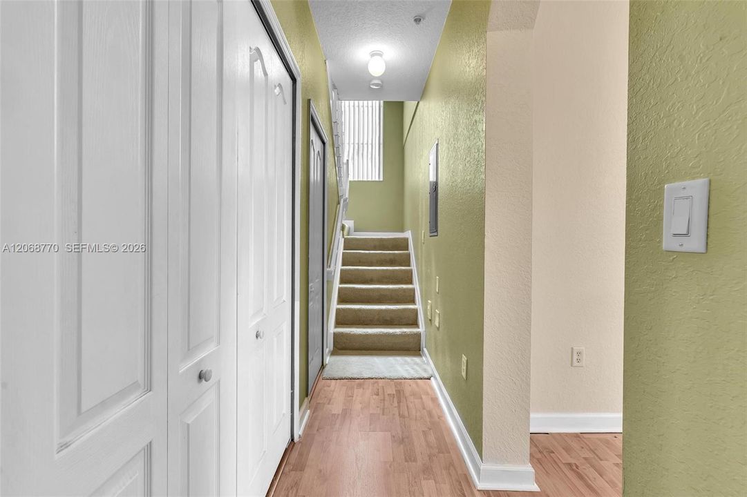 Activo con contrato: $325,000 (2 camas, 2 baños, 1205 Pies cuadrados)
