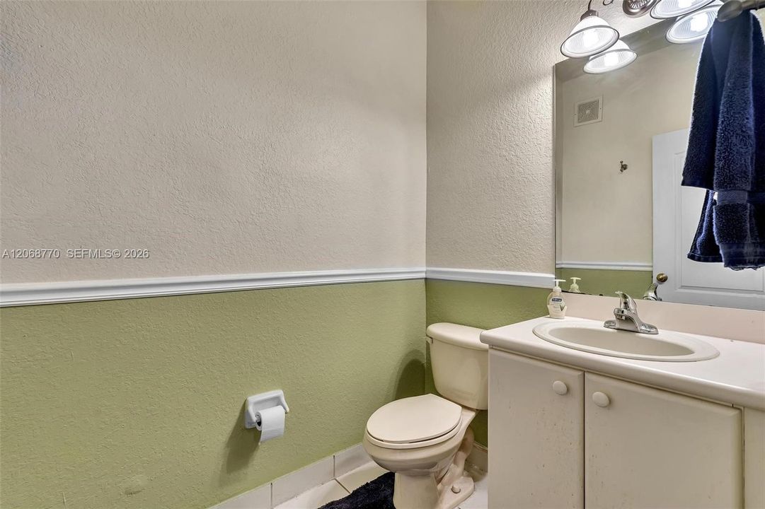 Activo con contrato: $325,000 (2 camas, 2 baños, 1205 Pies cuadrados)