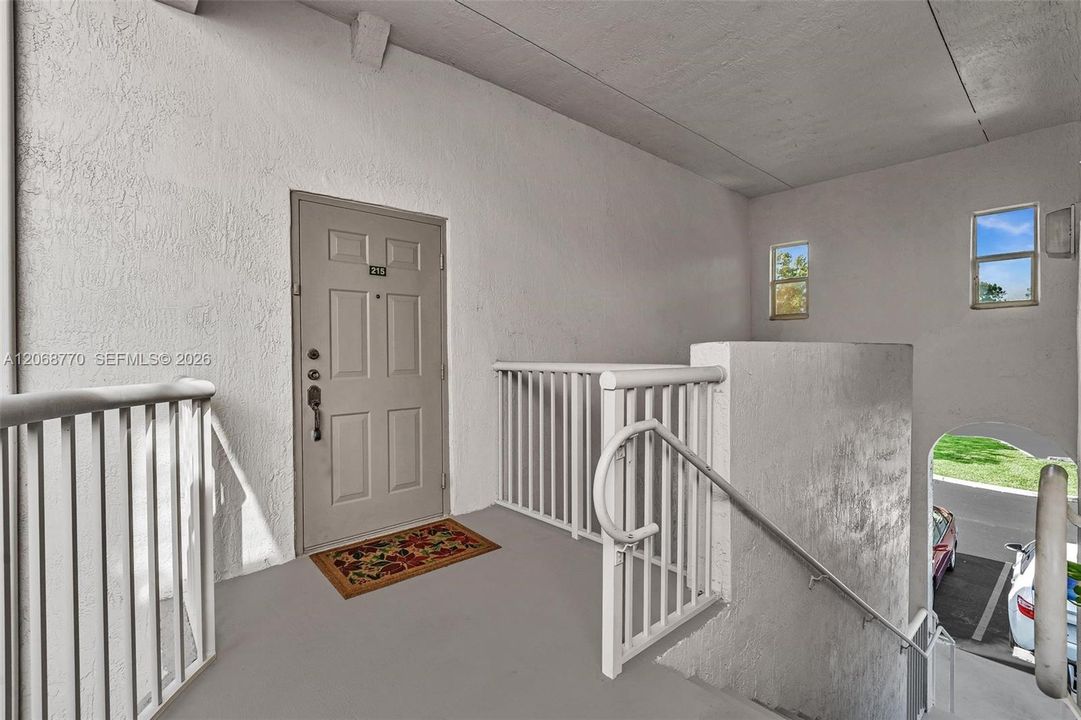 Activo con contrato: $325,000 (2 camas, 2 baños, 1205 Pies cuadrados)