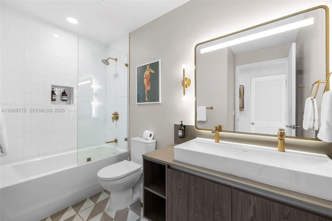 For Sale: $410,000 (0 beds, 1 baths, 367 Square Feet)