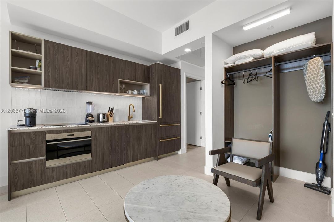 For Sale: $410,000 (0 beds, 1 baths, 367 Square Feet)
