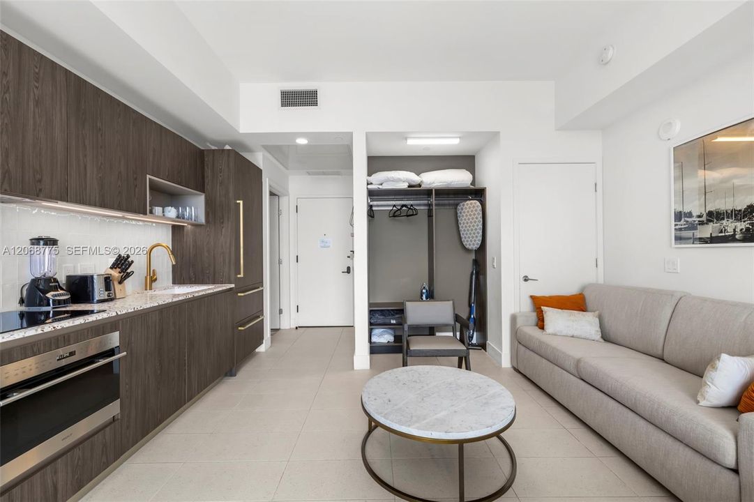 For Sale: $410,000 (0 beds, 1 baths, 367 Square Feet)