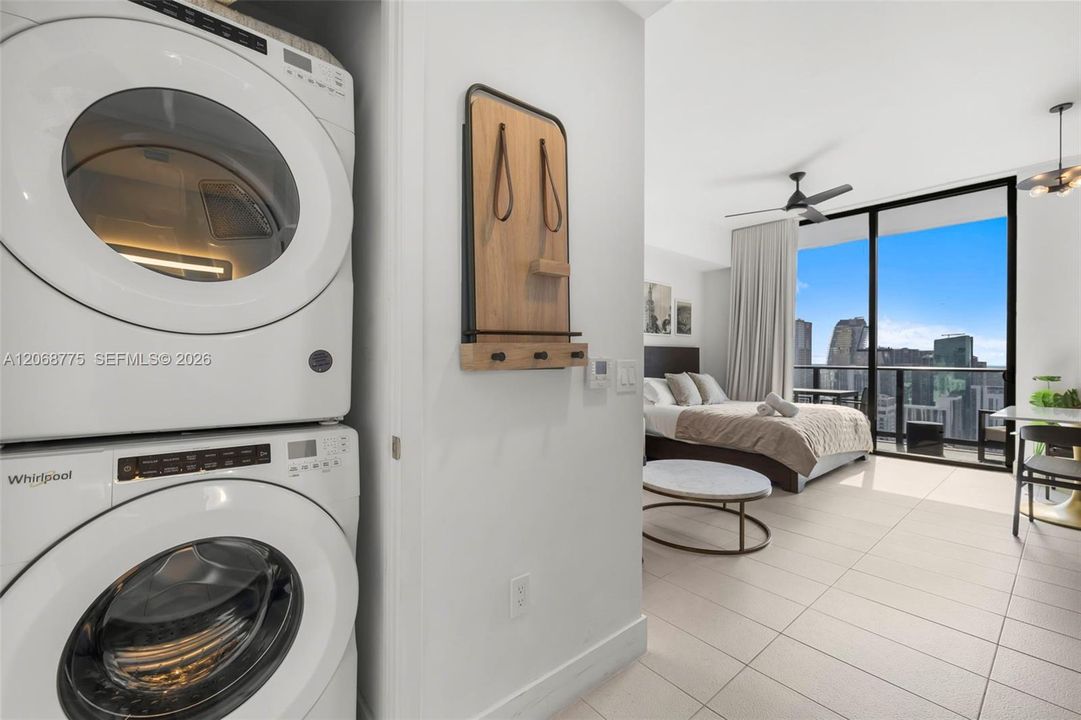 For Sale: $410,000 (0 beds, 1 baths, 367 Square Feet)