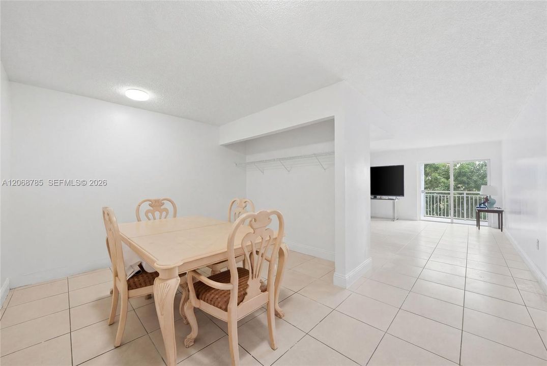 For Sale: $290,000 (2 beds, 2 baths, 1502 Square Feet)