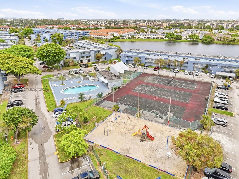 For Sale: $290,000 (2 beds, 2 baths, 1502 Square Feet)