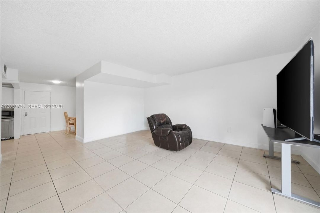 For Sale: $290,000 (2 beds, 2 baths, 1502 Square Feet)