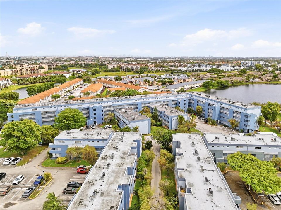 For Sale: $290,000 (2 beds, 2 baths, 1502 Square Feet)