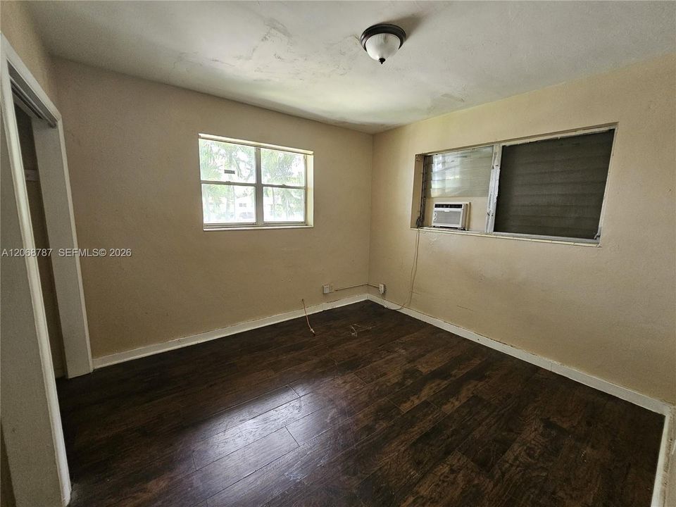En Venta: $360,000 (4 camas, 2 baños, 1092 Pies cuadrados)