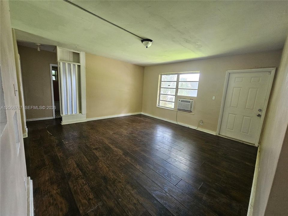 En Venta: $360,000 (4 camas, 2 baños, 1092 Pies cuadrados)