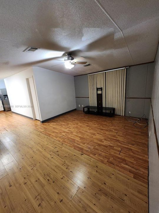 В аренду: $2,500 (4 спален, 2 ванн, 1232 Квадратных фут)