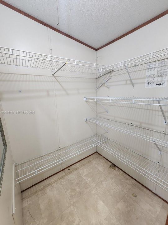 В аренду: $2,500 (4 спален, 2 ванн, 1232 Квадратных фут)