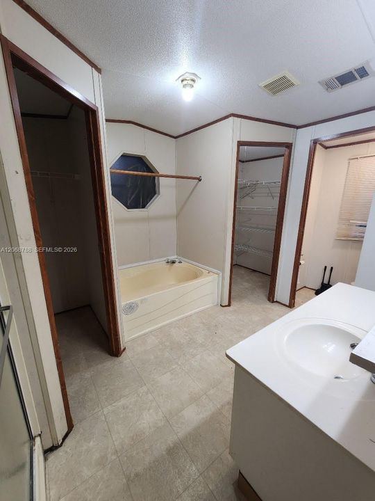 В аренду: $2,500 (4 спален, 2 ванн, 1232 Квадратных фут)