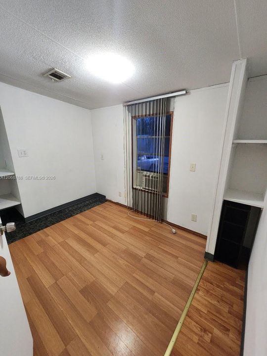 В аренду: $2,500 (4 спален, 2 ванн, 1232 Квадратных фут)