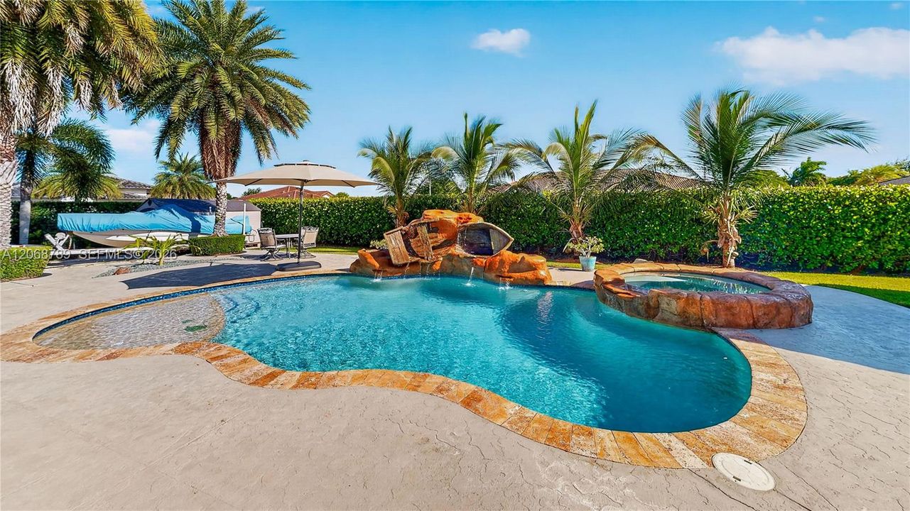 En Venta: $949,900 (4 camas, 3 baños, 2678 Pies cuadrados)