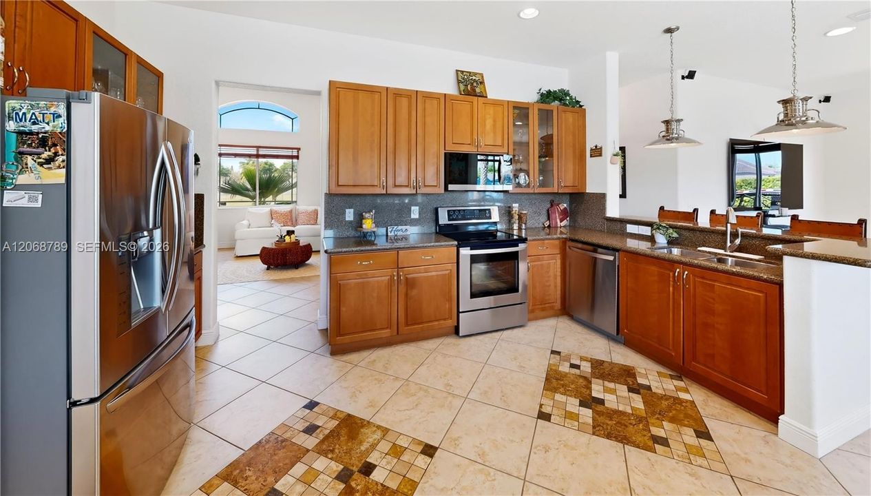 En Venta: $949,900 (4 camas, 3 baños, 2678 Pies cuadrados)