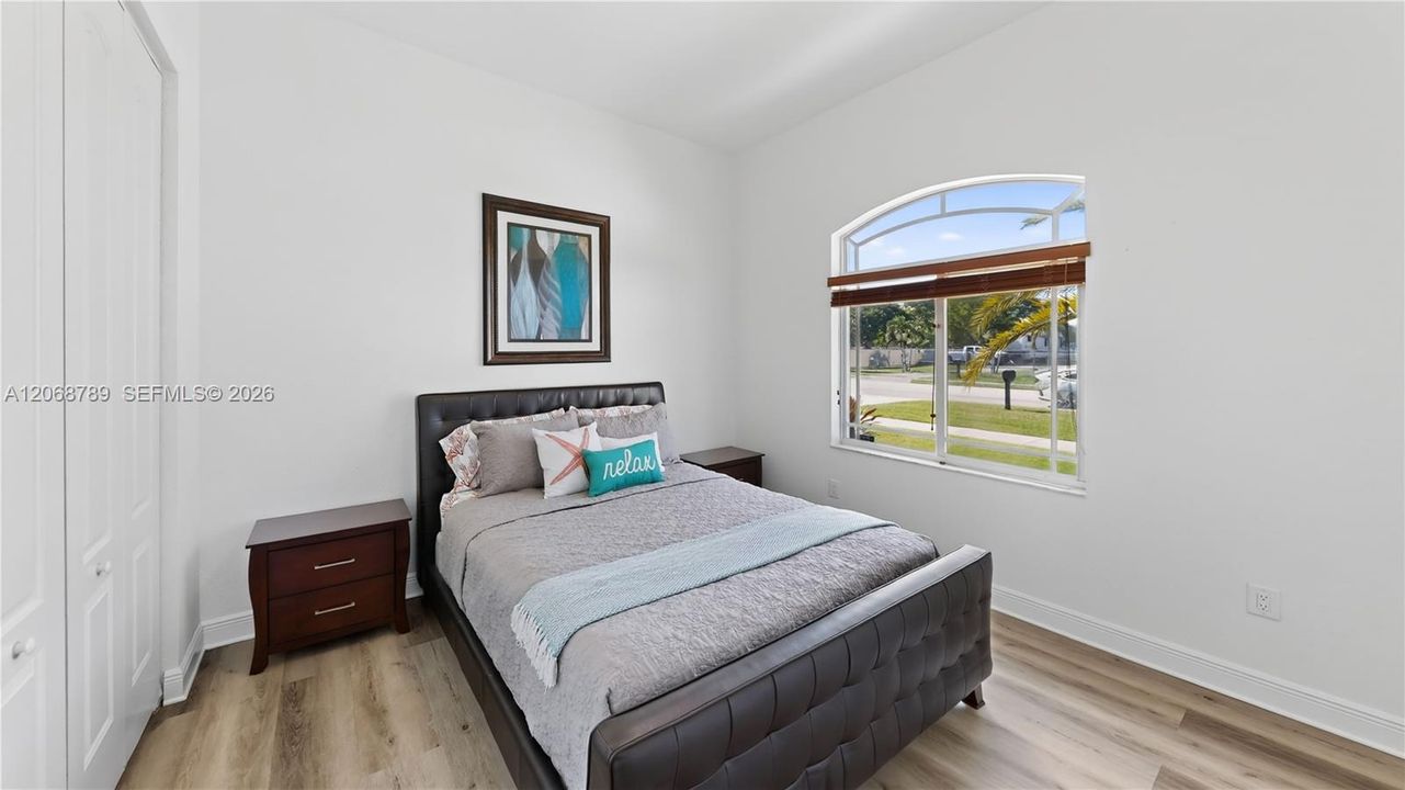 En Venta: $949,900 (4 camas, 3 baños, 2678 Pies cuadrados)