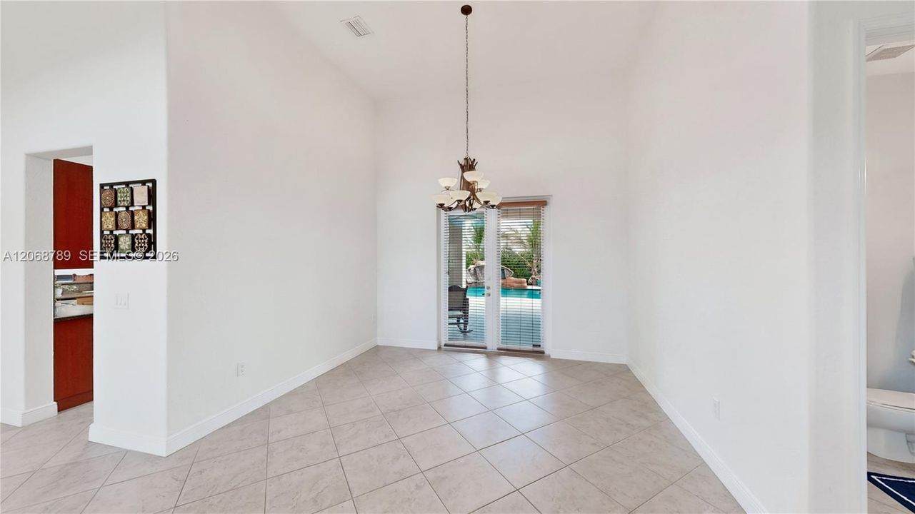 En Venta: $949,900 (4 camas, 3 baños, 2678 Pies cuadrados)