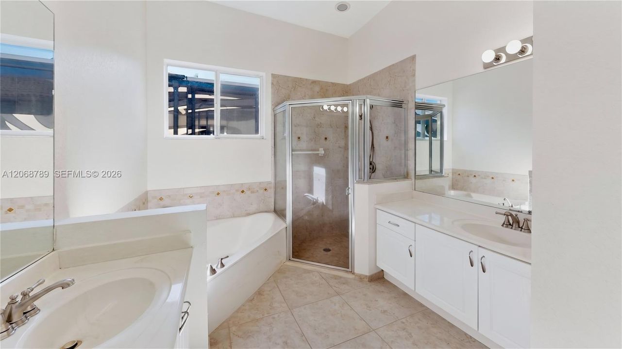 En Venta: $949,900 (4 camas, 3 baños, 2678 Pies cuadrados)