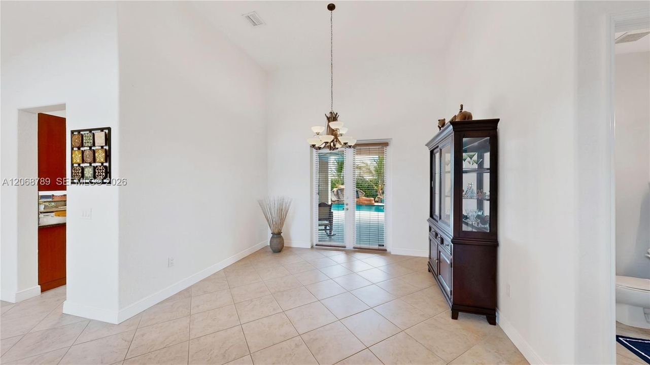En Venta: $949,900 (4 camas, 3 baños, 2678 Pies cuadrados)